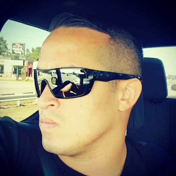 Meet your Posher, Eddy - Picture 1 of 7